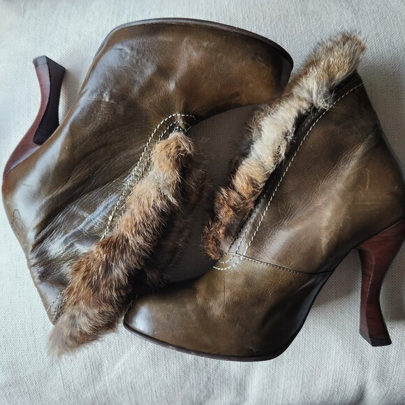 John Fluevog Fox Olive Green Fur Booties - Picture 1 of 15